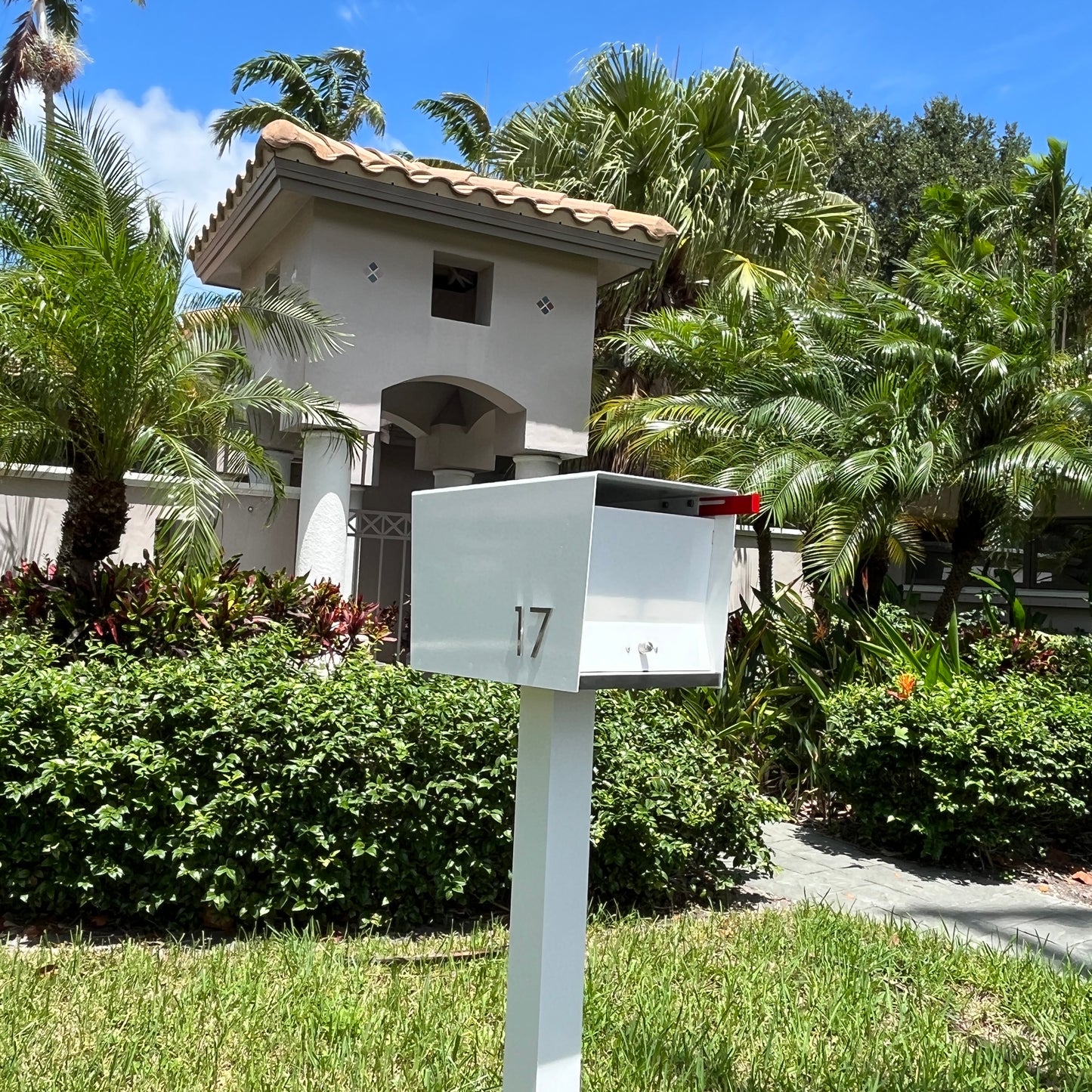 NEW!!!! QUICK SHIP UptownBox in ARCTIC WHITE on WHITE - Modern Mailbox