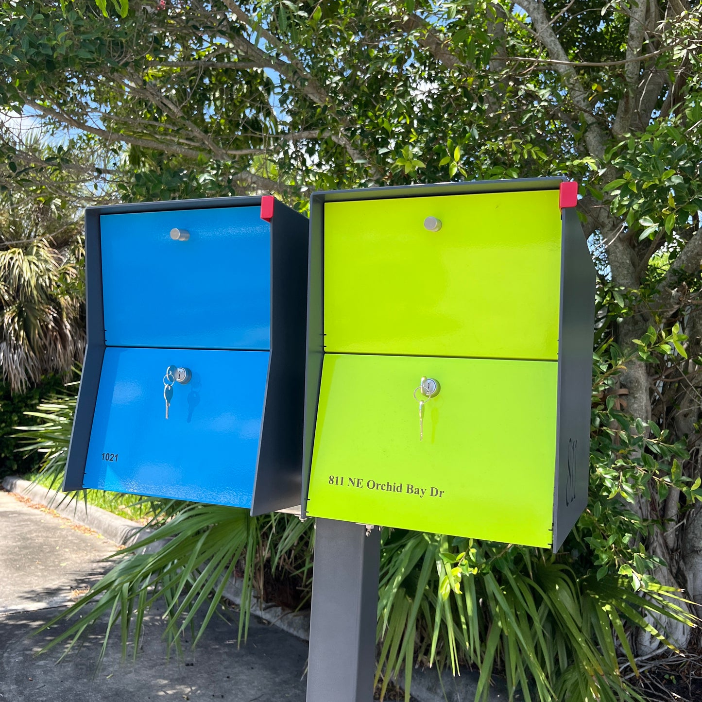 NEW! The UpTown Box Locking Package Dropbox in ARCTIC WHITE - Modern Mailbox
