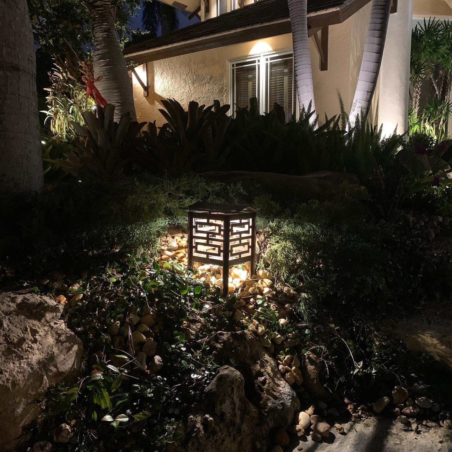 RadiantLight Polynesian Landscape Light - Garden Light at night