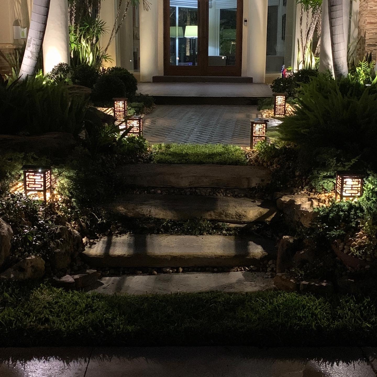RadiantLight Polynesian Landscape Light - Garden Light at night