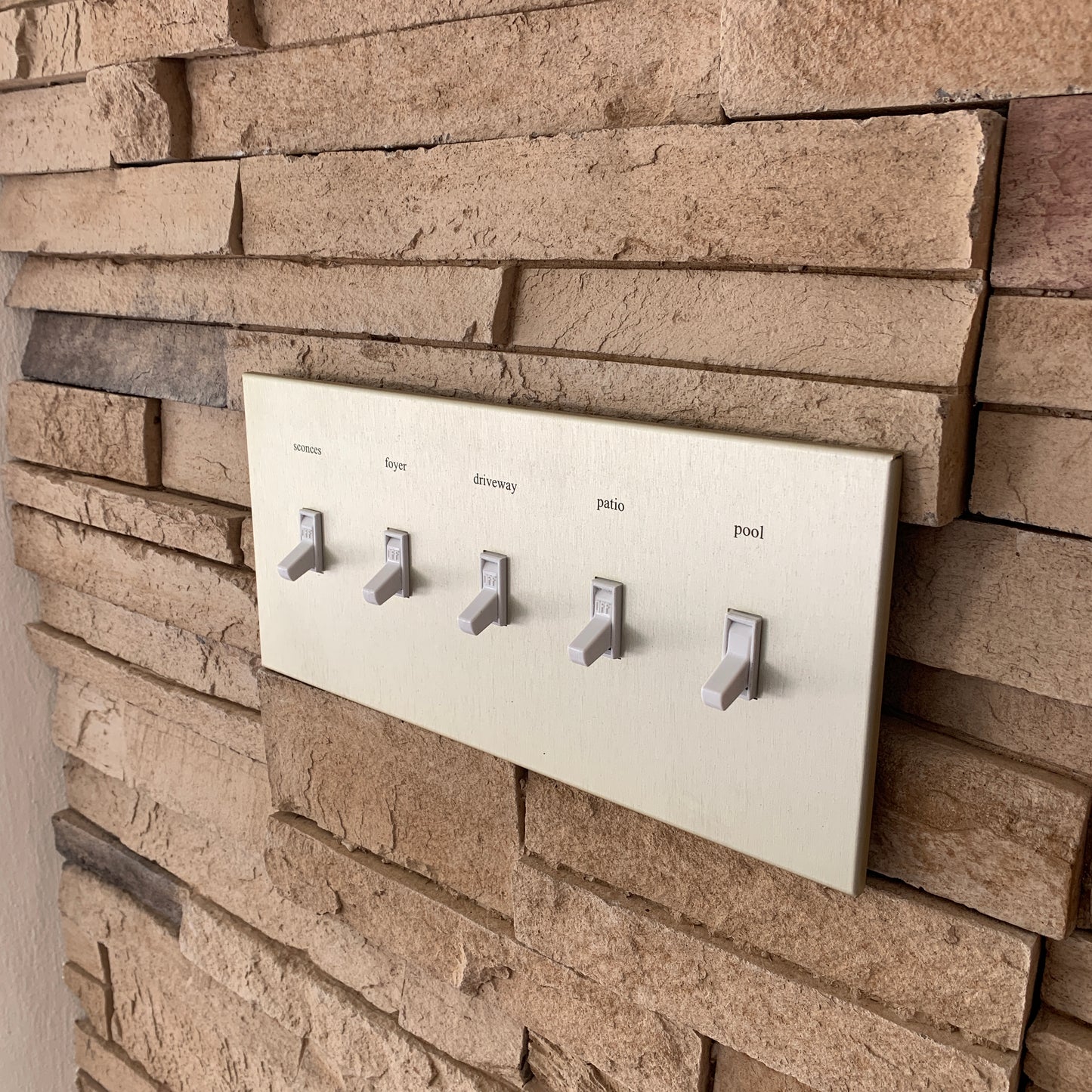 CleanPlate Classic Wall Plate in Midcentury Gold | Light switches