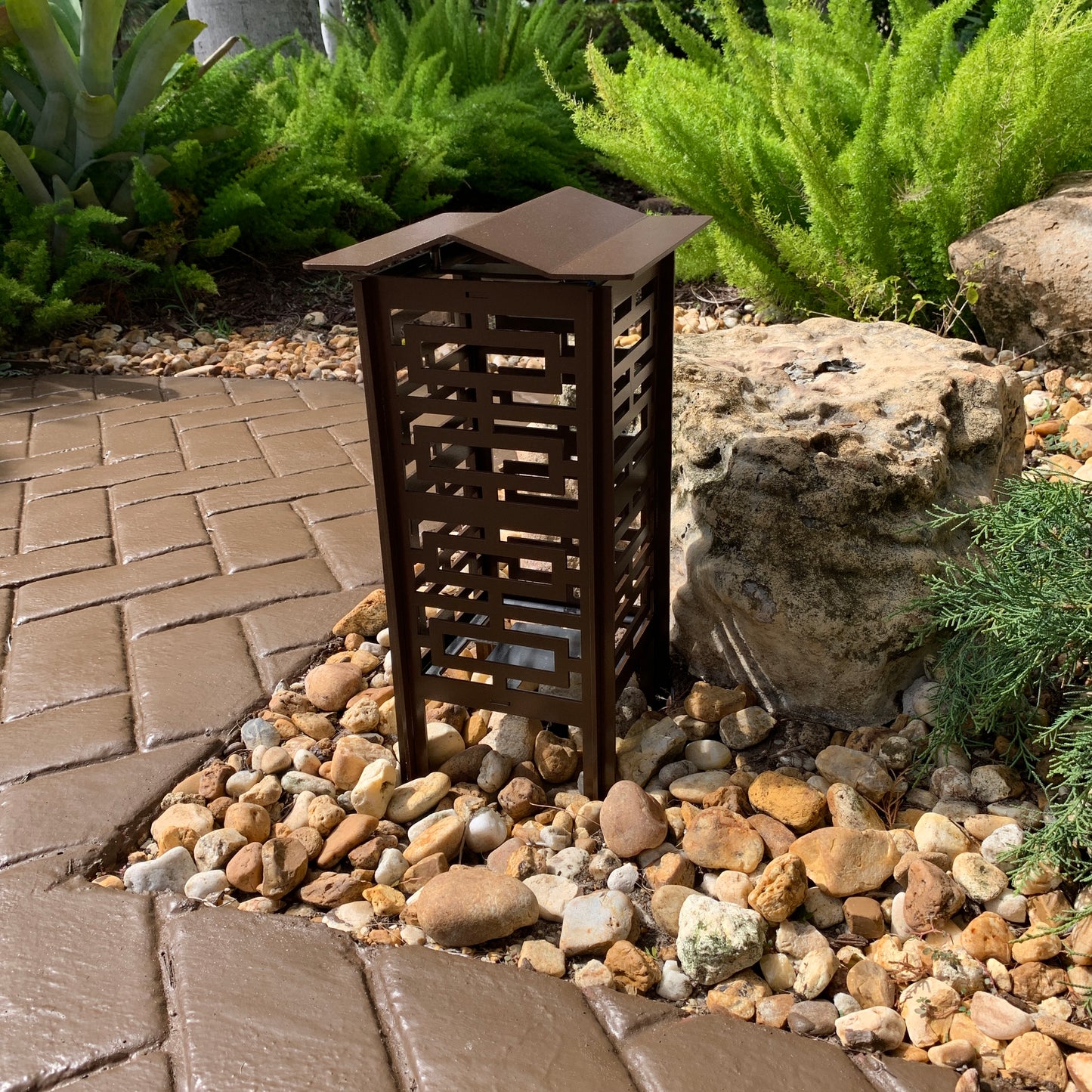 RadiantLight Polynesian Landscape Light - Garden Light in day