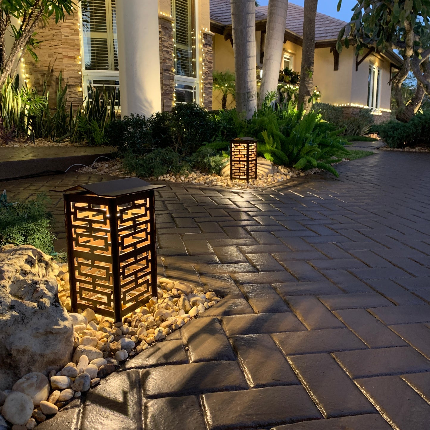 RadiantLight Polynesian Landscape Light - Garden Light at night