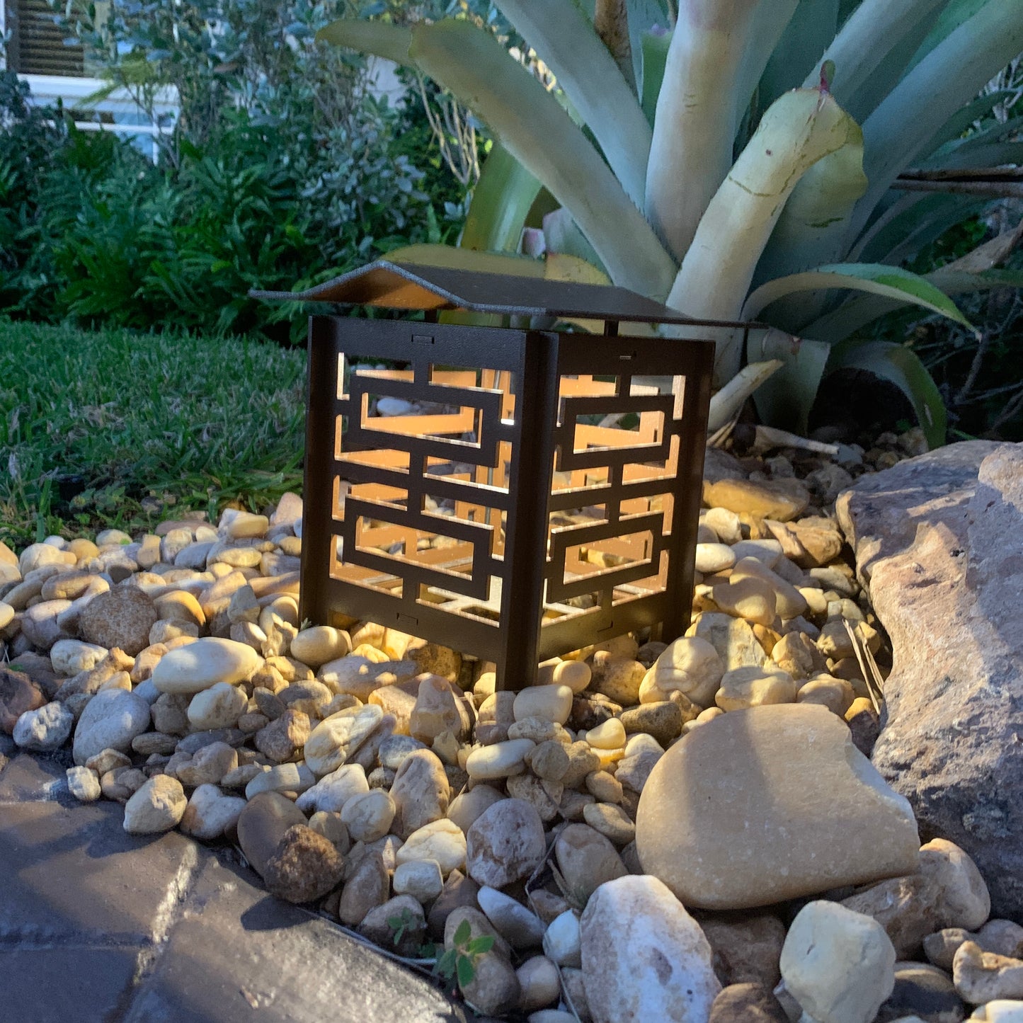 RadiantLight Polynesian Landscape Light - Garden Light at night