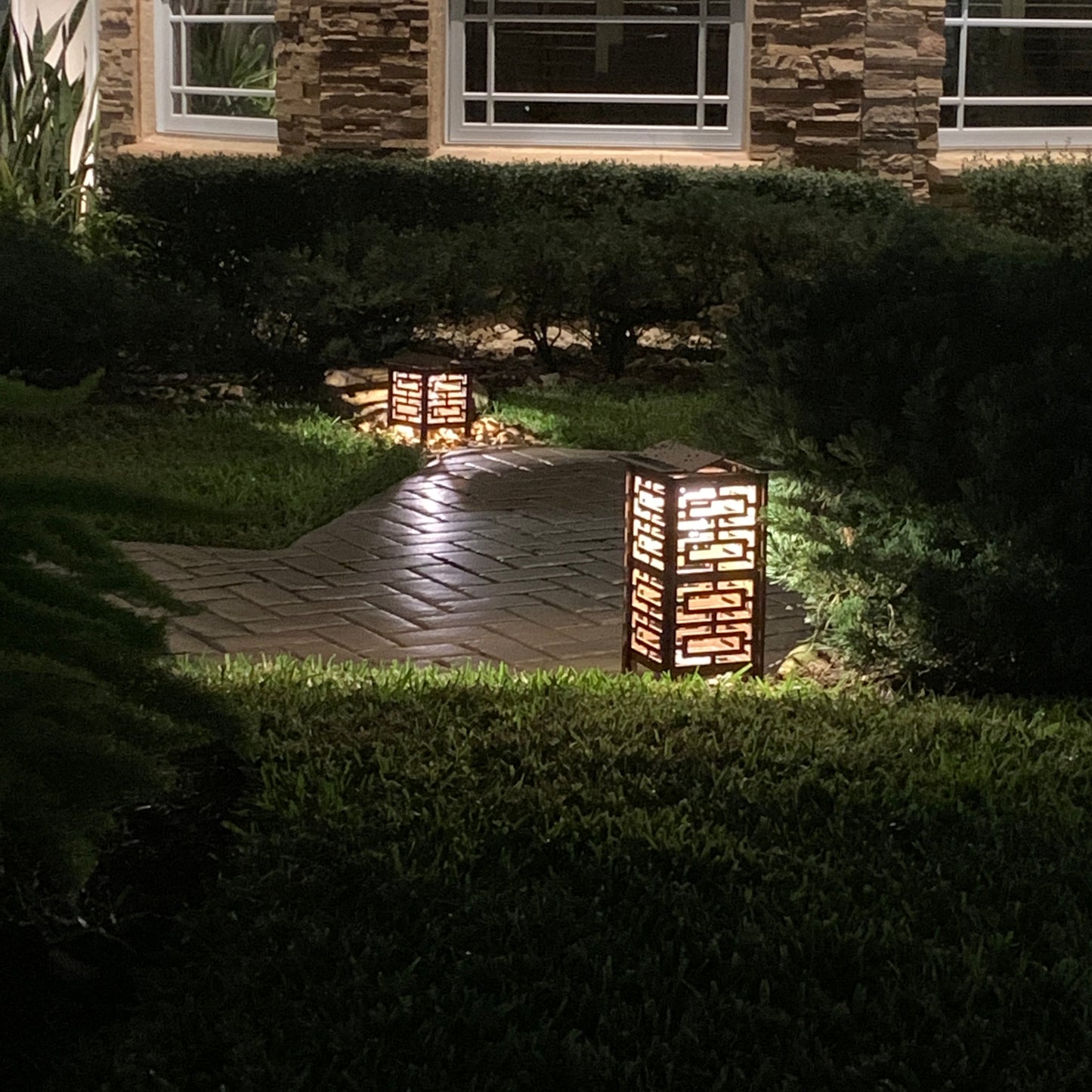 RadiantLight Polynesian Landscape Light - Garden Light at night