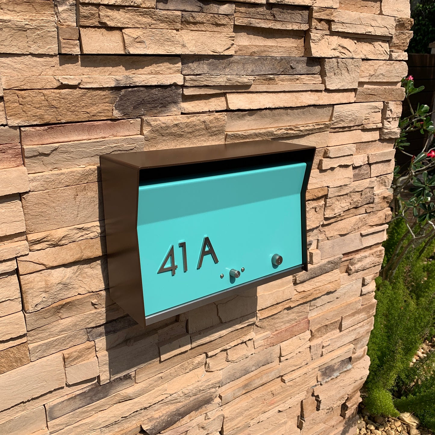 RetroBox Locking Wall Mounted Mailbox in COCONUT