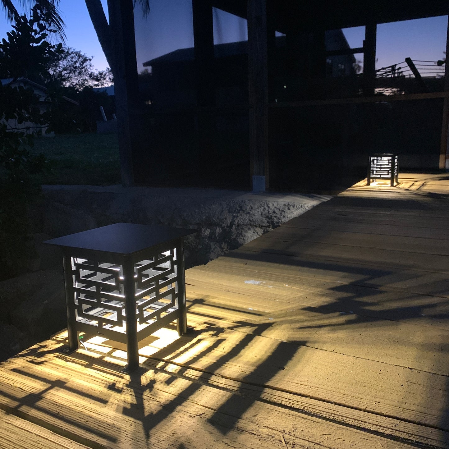 RadiantLight Classic Landscape Light - Garden Light at night