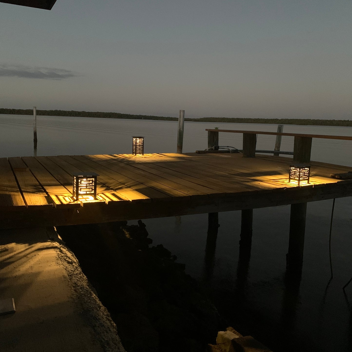 RadiantLight Classic Landscape Light - Garden Light at night