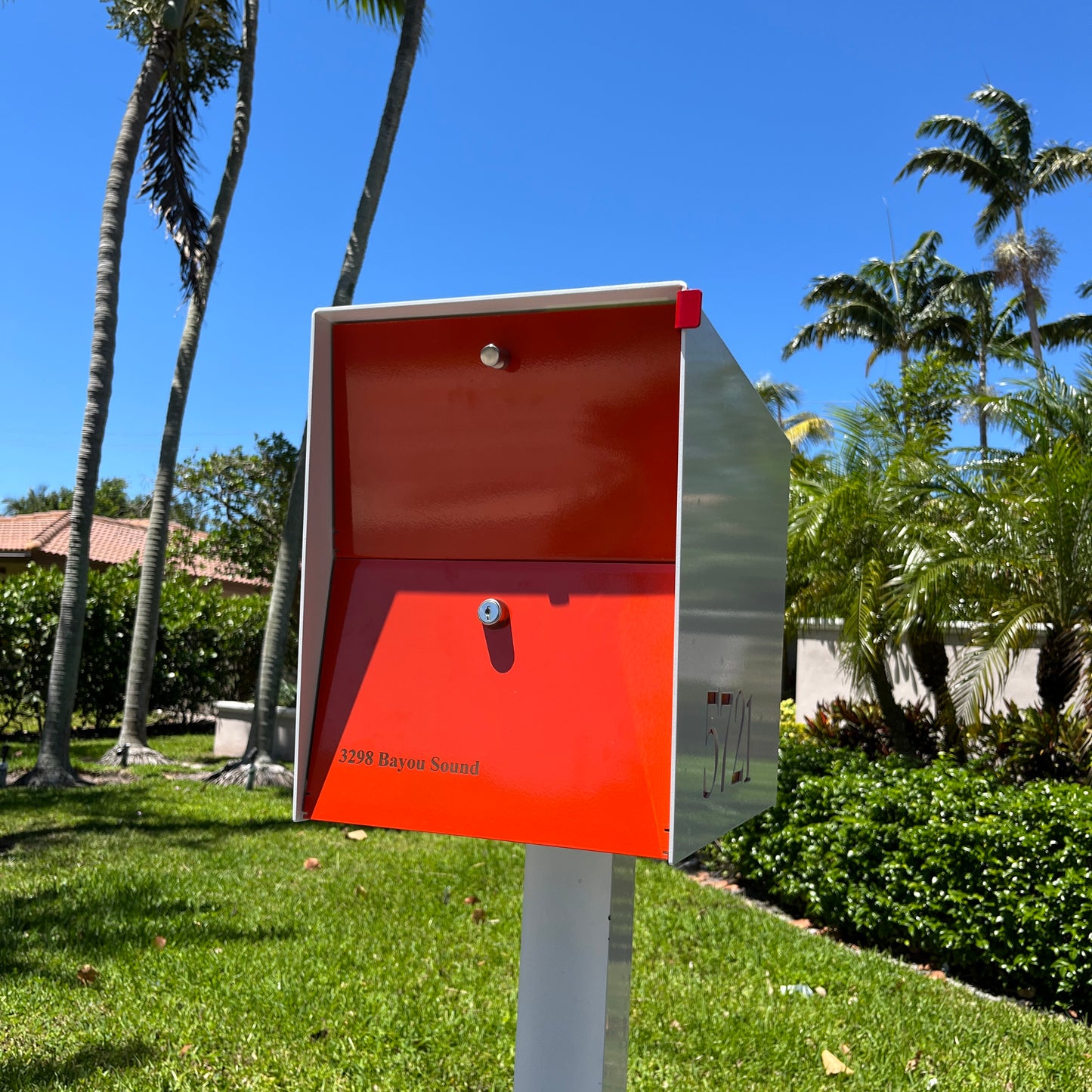 NEW! The Retrobox Locking Package Dropbox in ARCTIC WHITE - Modern Mailbox