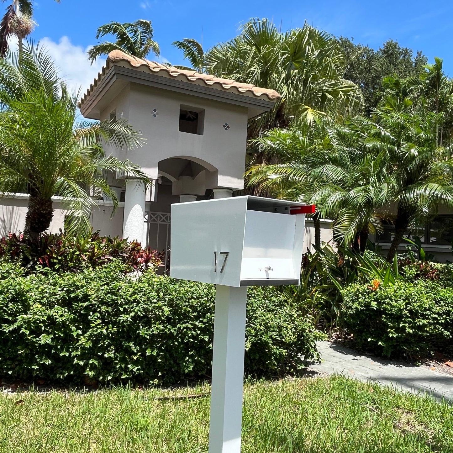 NEW!!!!       QUICK SHIP UptownBox in ARCTIC WHITE on WHITE - Modern Mailbox