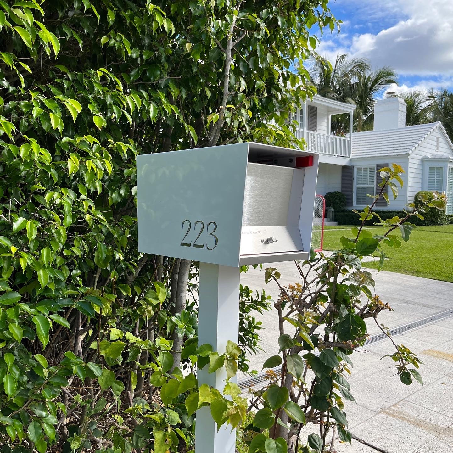 The Original UptownBox in ARCTIC WHITE - Modern Mailbox white steel