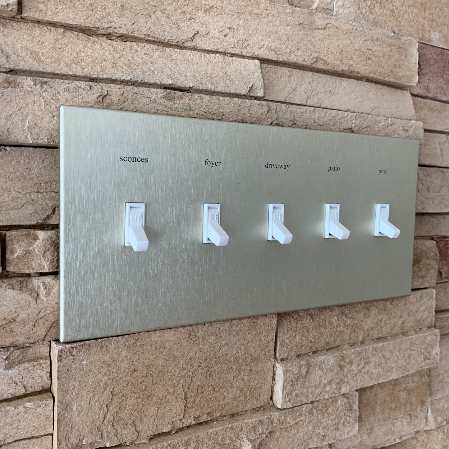 CleanPlate Classic Wall Plate in Midcentury Gold | Light switches