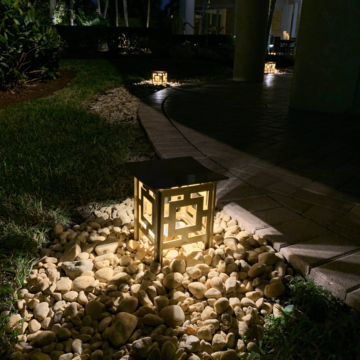 RadiantLight Modern Landscape Light - Garden Light at night