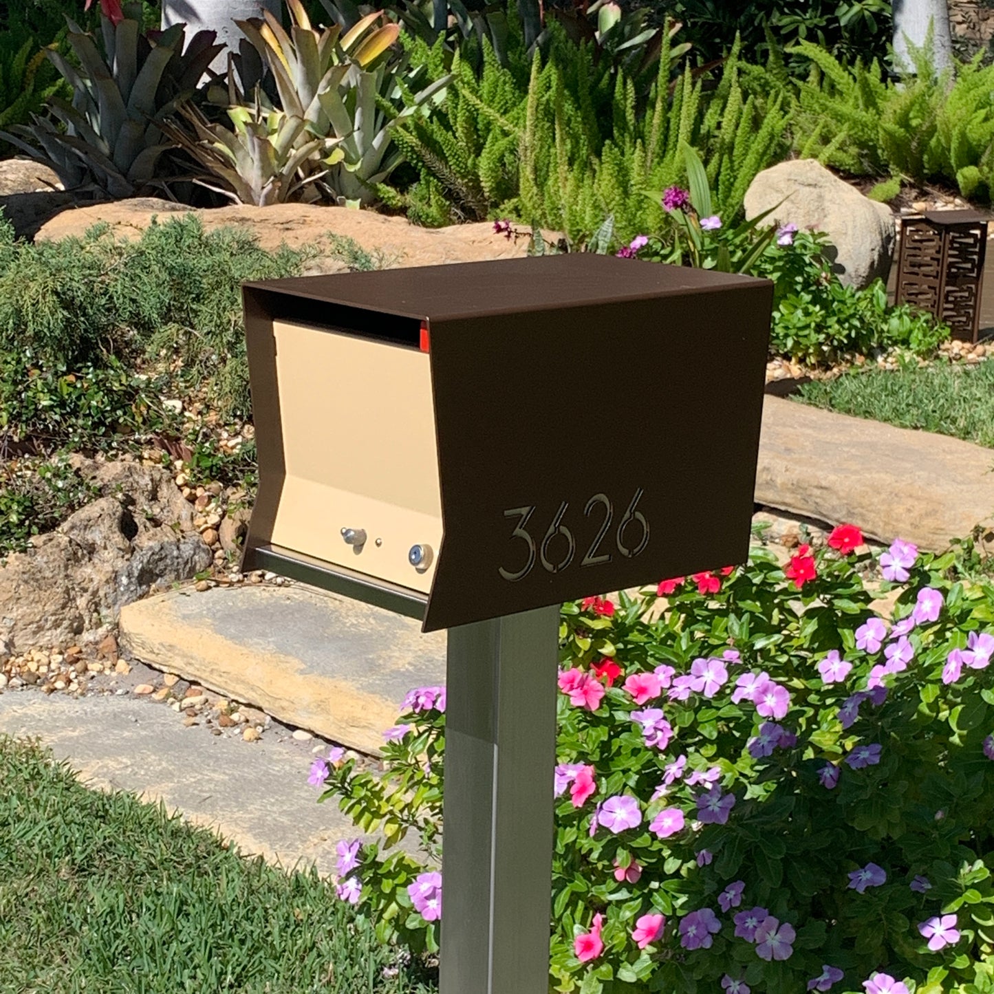 The Original Retrobox in COCONUT - Modern Mailbox brown and light brown