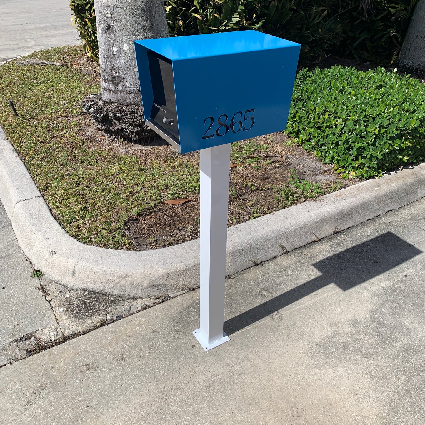 Retrobox / UptownBox Optional Sidewalk Surface mounted Pole