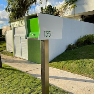 The Original Retrobox in ARCTIC WHITE - Modern Mailbox green and white